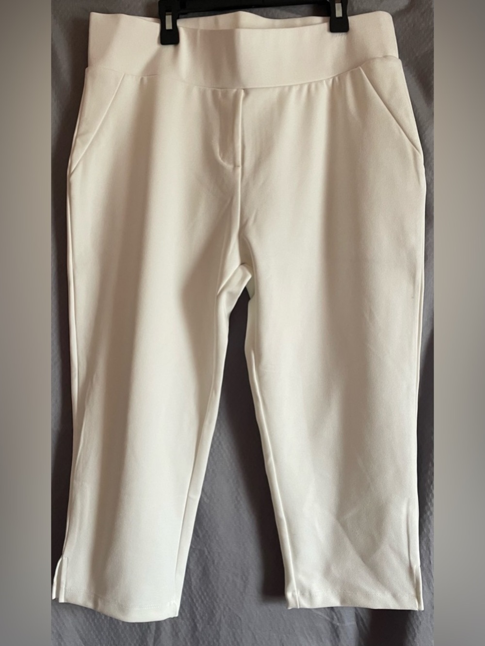 Women's Cream Stretch Ponte Capri Pants